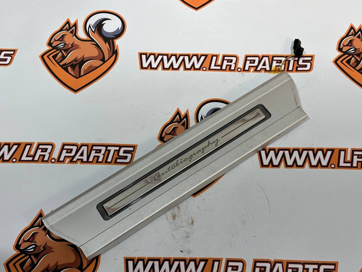 LR067277 Накладка порога передніх дверей ліва Range Rover L405 (2013-2021)